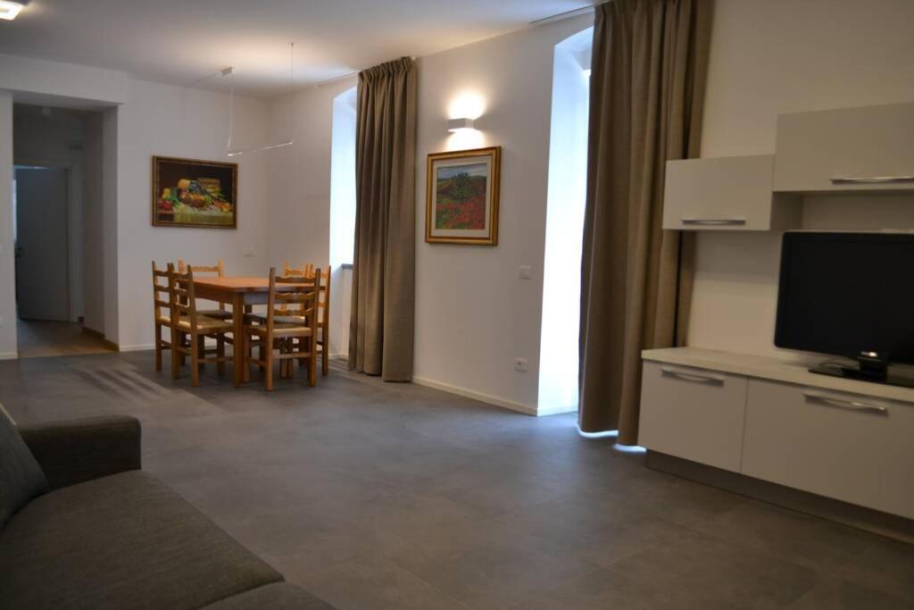Malè Appartamento Casa Alpi מראה חיצוני תמונה